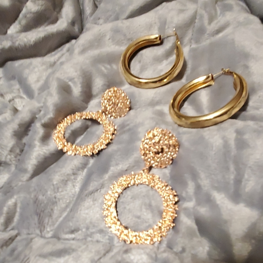 2 pairs of earrings! Gold and rose gold